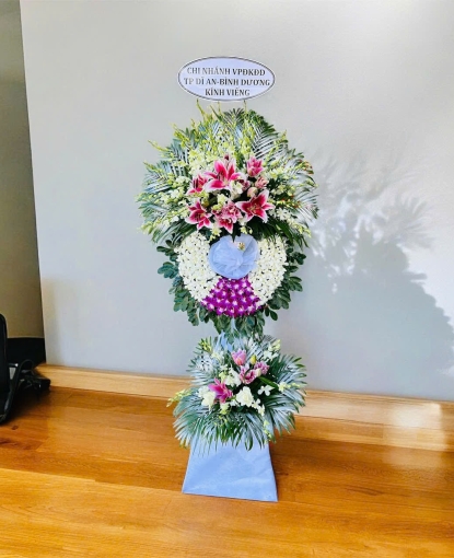 Kệ hoa chia buồn giao nhanh tại bình long bình phước