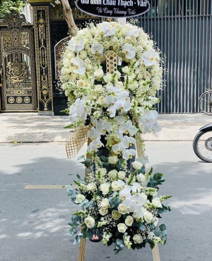 Lẵng hoa chia buồn Bình Long