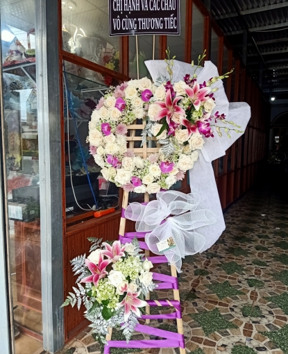 ĐẶT KỆ HOA CHIA BUỒN