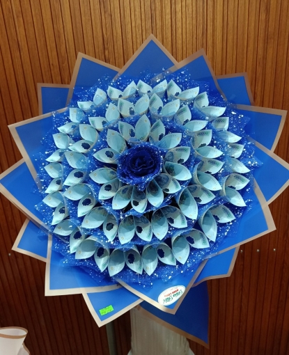 HOA TIỀN 200