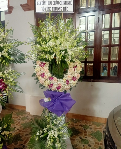 ĐẶT LẴNG HOA - KỆ HOA CHIA BUỒN