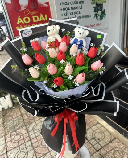 HOA BÓ VÀ GẤU